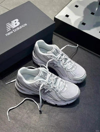 NB530 White Silver
