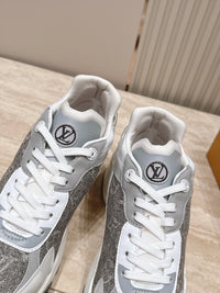 Run 55 Sneakers