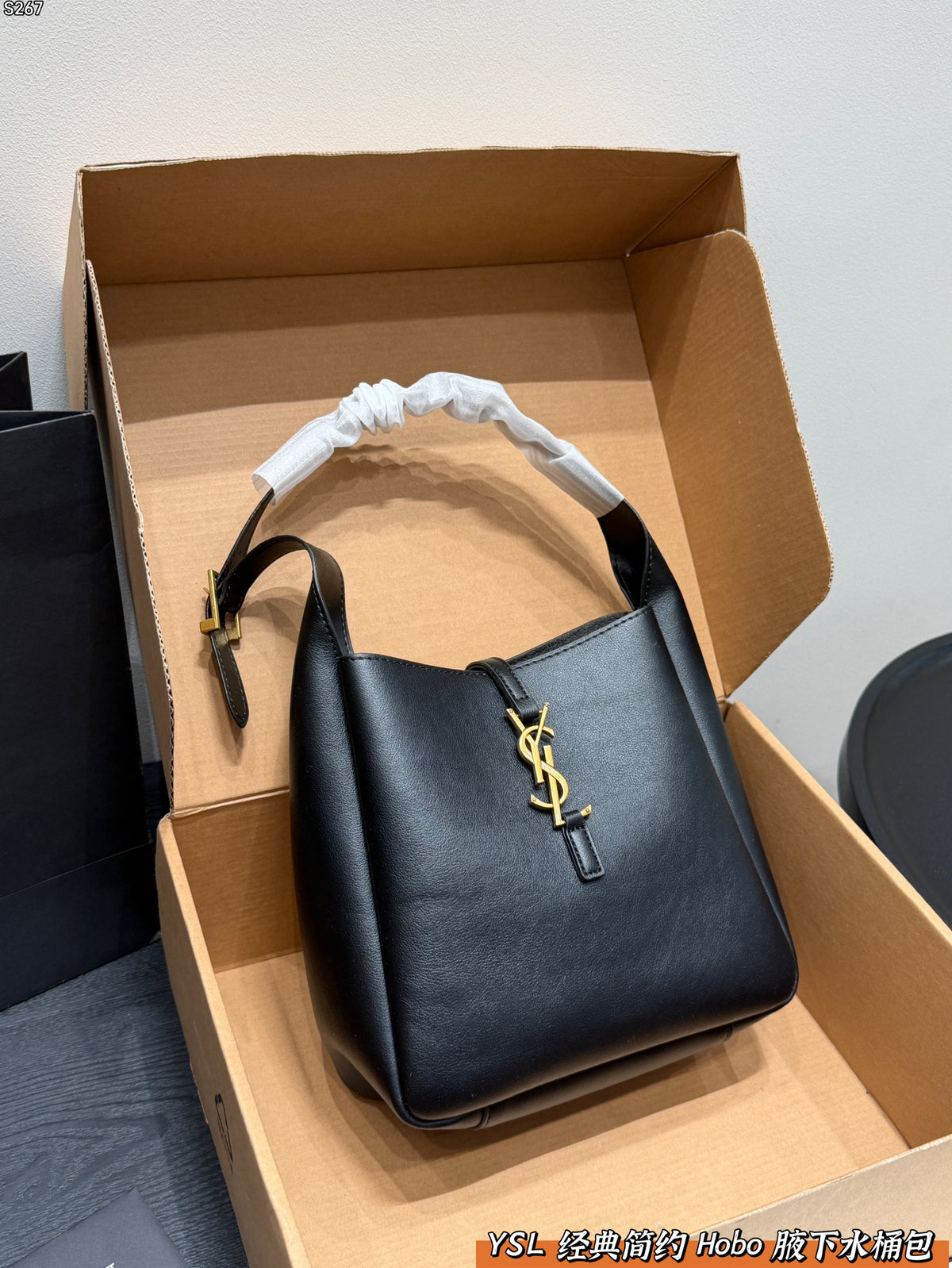 Le 5 à 7 Supple Hobo Bag