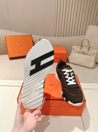 26S Bouncing Sneakers