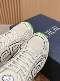 B30 Sneakers