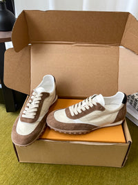 T Sneakers