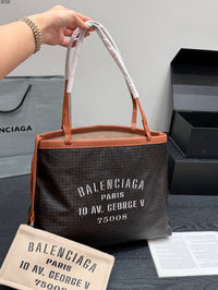 Select Medium Tote Bag