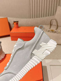 26S Bouncing Sneakers