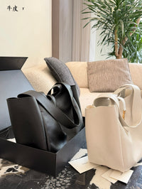 Shopping Bag in Grained Leather