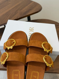 26S Médaillon Buckle Slides