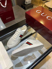 Stretch Low Top Trainers