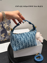 Oblique Pouch