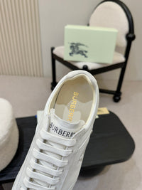Knight Runner Sneakers