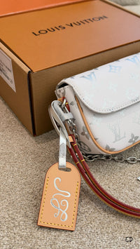Ivy Wallet On Chain Monogram Pearly