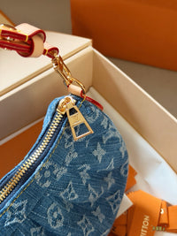 Valley Pochette Bag