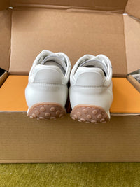 T Sneakers
