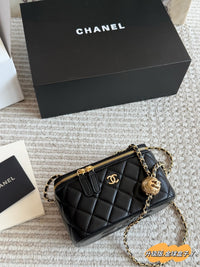 Pearl Crush Vanity Bag
