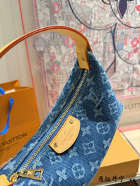 Hills Pochette Bag