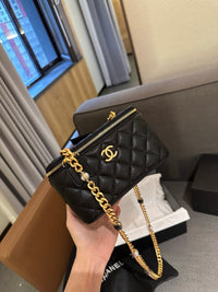 Vanity Case with Chain