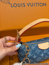 Hills Pochette Bag