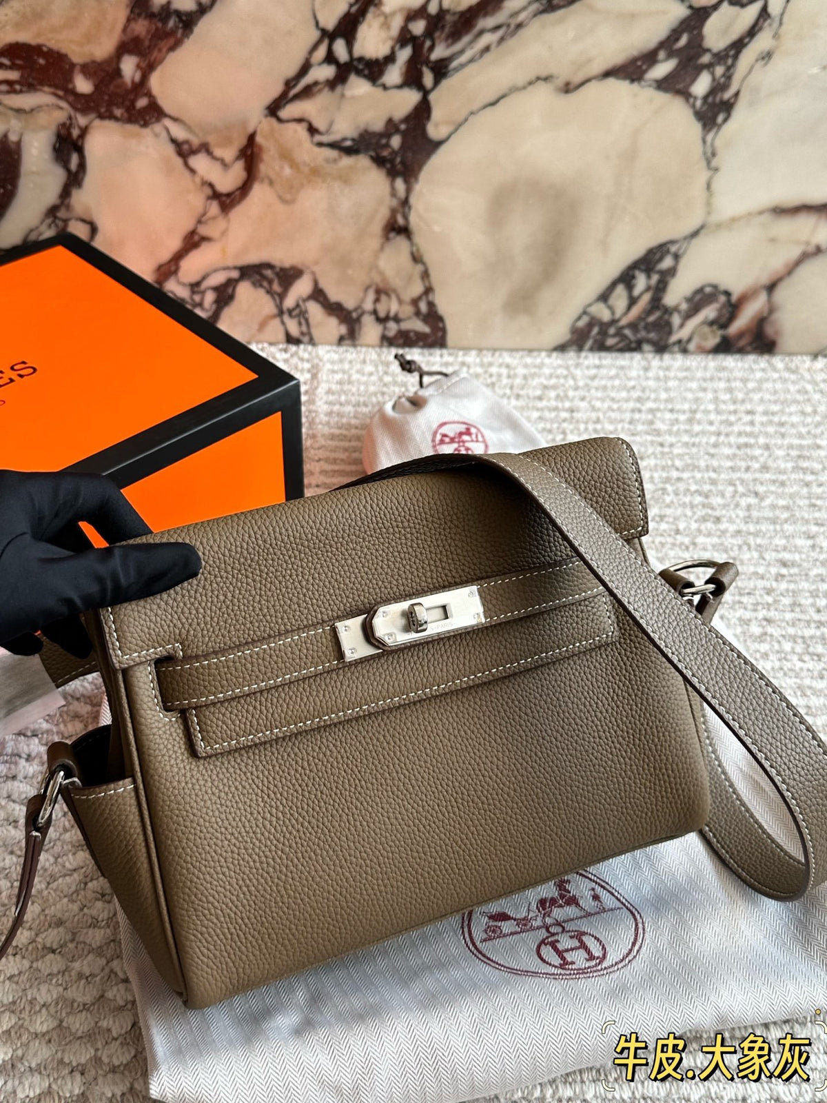 Kelly Messenger PM Bag