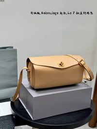 Le 7 Shoulder Bag