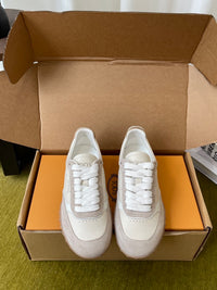 T Sneakers