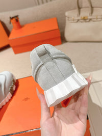 26S Bouncing Sneakers