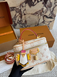 Vanity Chain Pouch