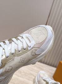 Run 55 Sneakers