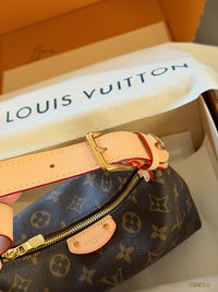Hills Pochette Bag