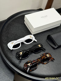 Triomphe Oval Sunglasses