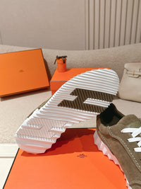 26S Bouncing Sneakers