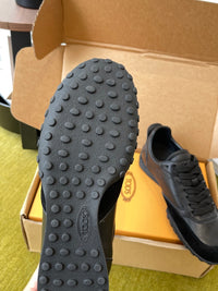T Sneakers