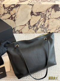 Large Pocket Tote
