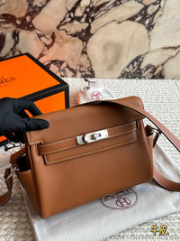 Kelly Messenger PM Bag