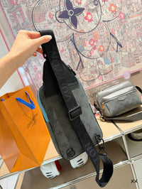 Avenue Sling Bag
