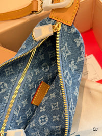 Hills Pochette