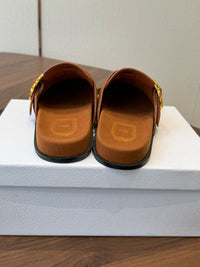 26S Médaillon Buckle Mules