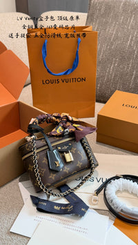Vanity Chain Pouch Bag