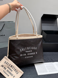 Select Medium Tote Bag