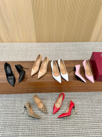 Bombshell Pumps
