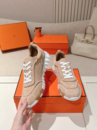 26S Bouncing Sneakers
