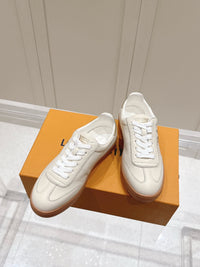 Frontrow Sneakers