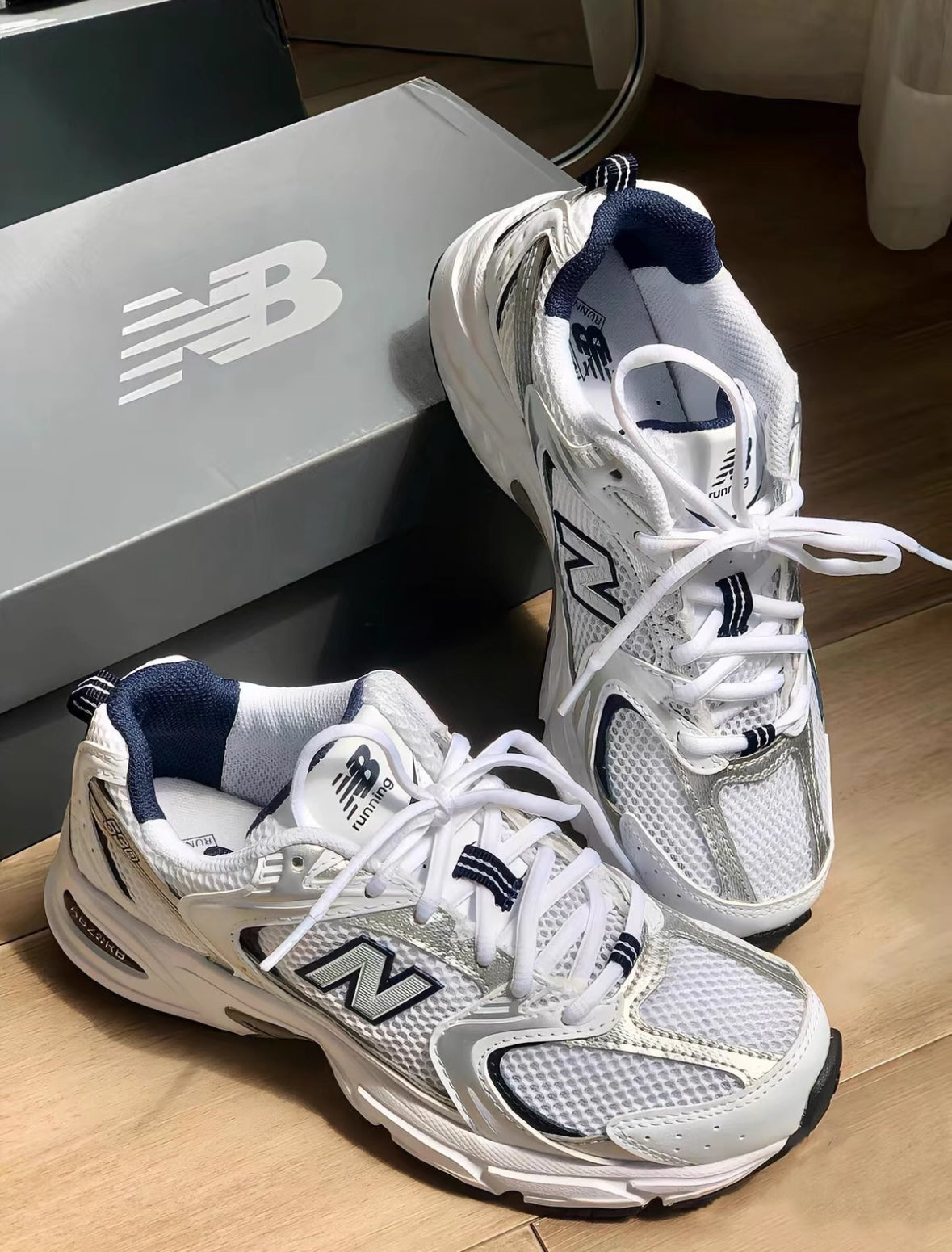 NB530 White Silver