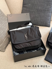 Niki Messenger Bag