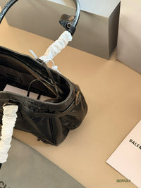 Le City East-West Shoulder Bag