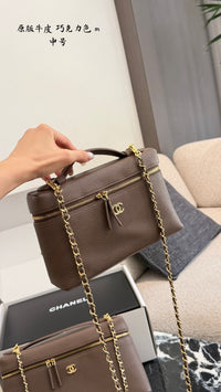 26A Vanity with Chain