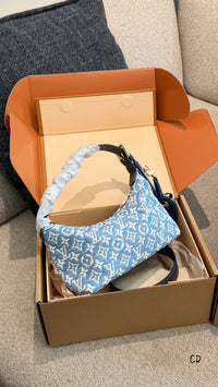 Hills Pochette
