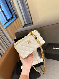 Vanity Case with Chain
