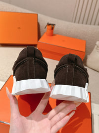 26S Bouncing Sneakers