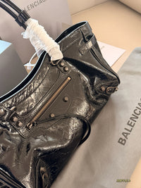 Le City East-West Shoulder Bag