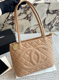 Medallion Tote