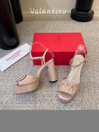 VLogo Signature Platform Sandals